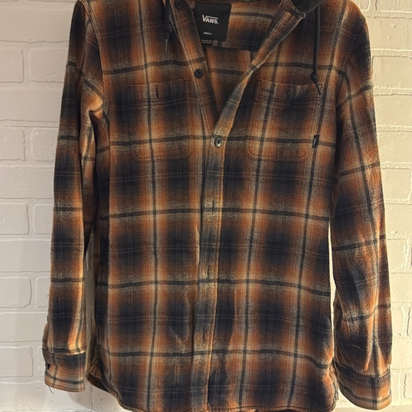 VANS RIDING FLANNEL
MENS SMALL
BARELY WORN
LIGHTWEIGHT and GREAT FOR LAYERING - Picture 3 of 9